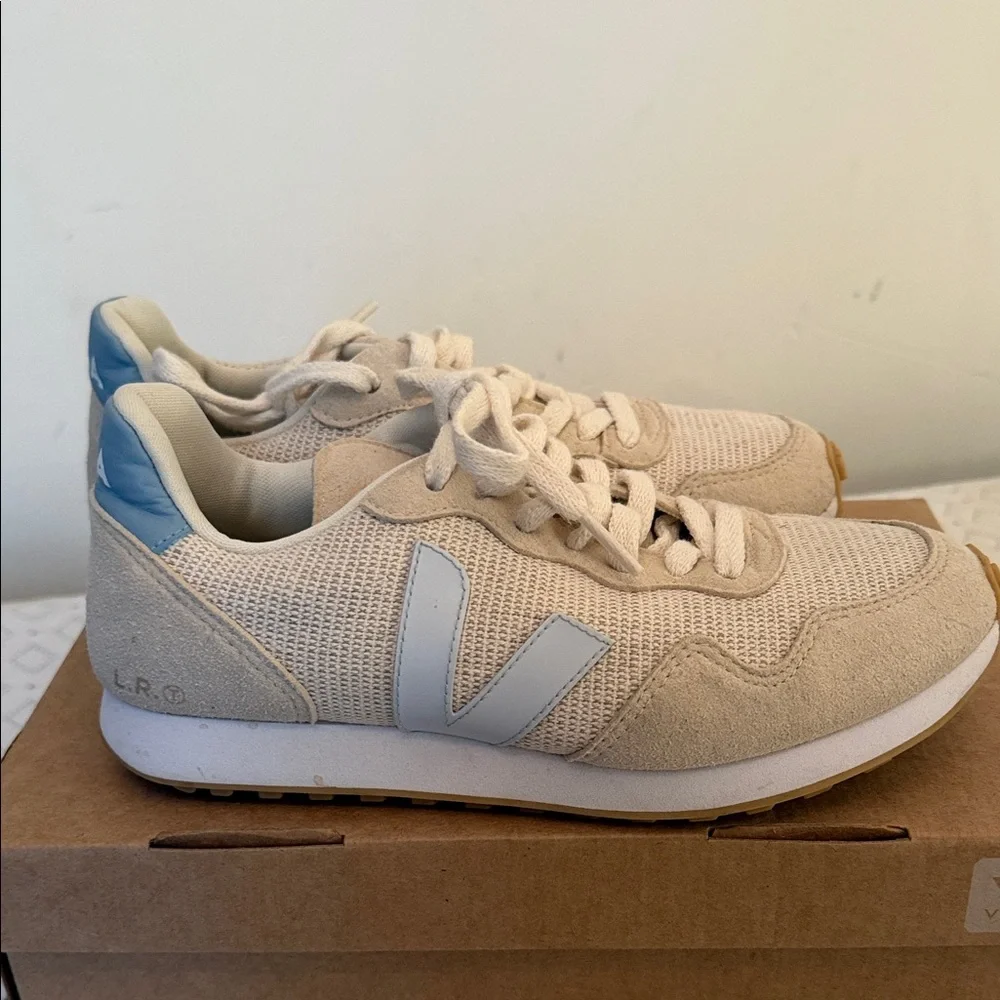 Veja Women's SDU J-Mesh Sneakers - Picture 3 of 8